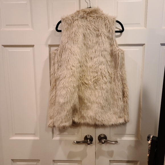 Faux fur vest - Picture 3 of 3